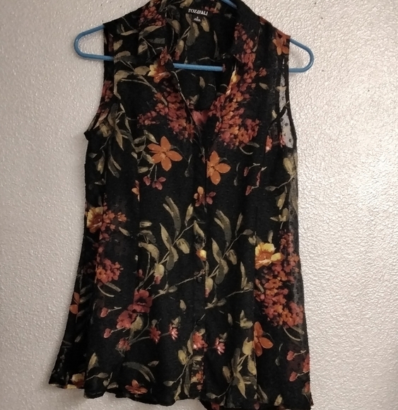 Roz & Ali Tops - Roz & Ali Flowered Shirt With Cami                         Size S